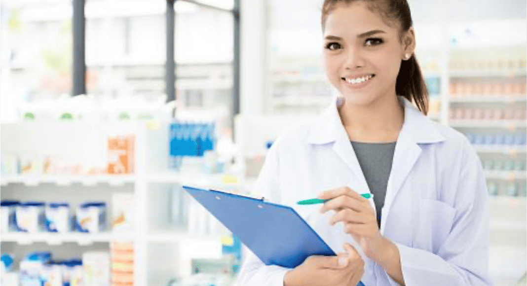 What Are the Duties of a Pharmacy Technician?